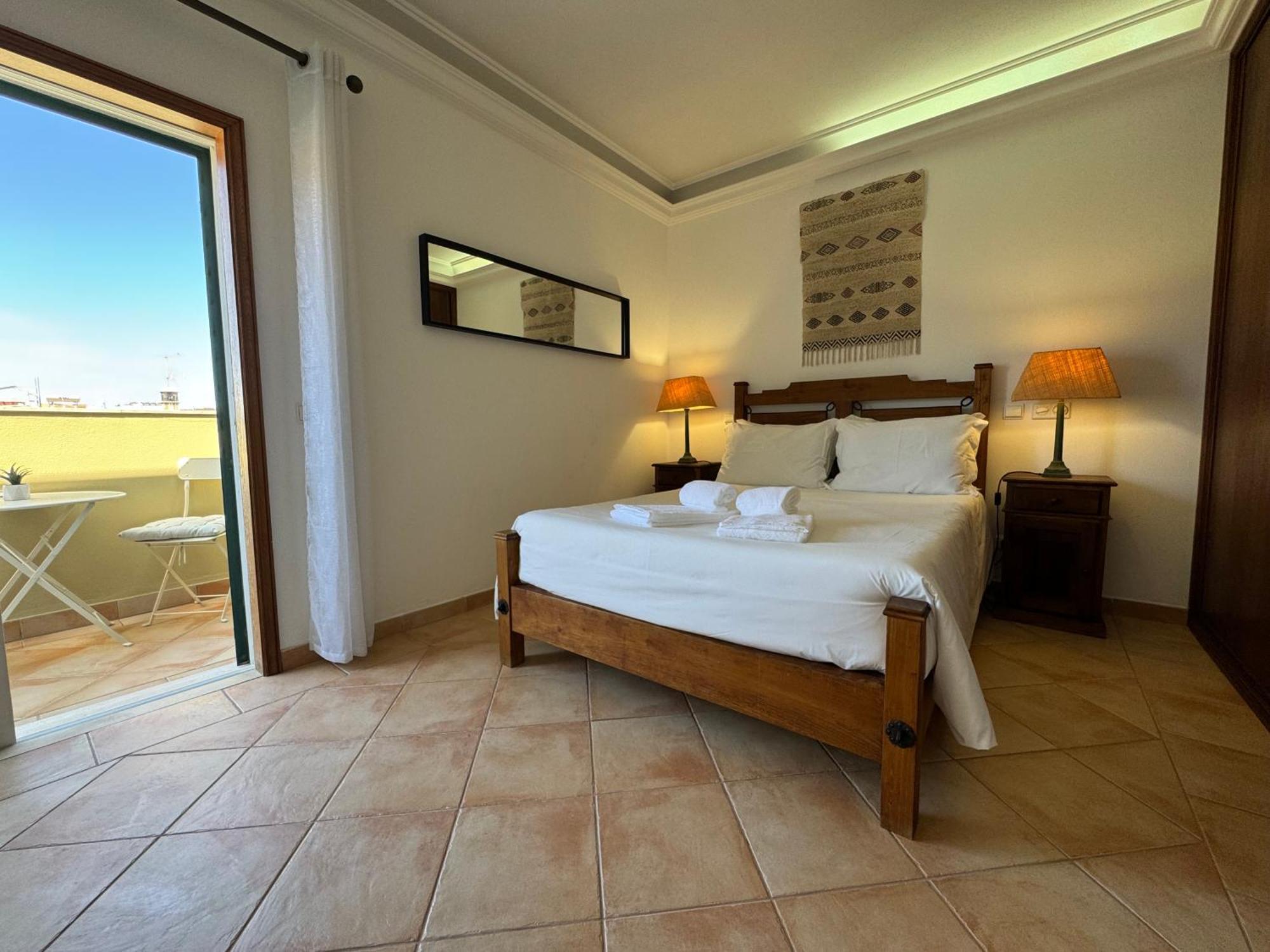 Happy Silva Guesthouse Lagos Exterior photo